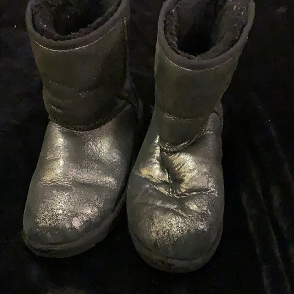 Metallic silver‎ uggs